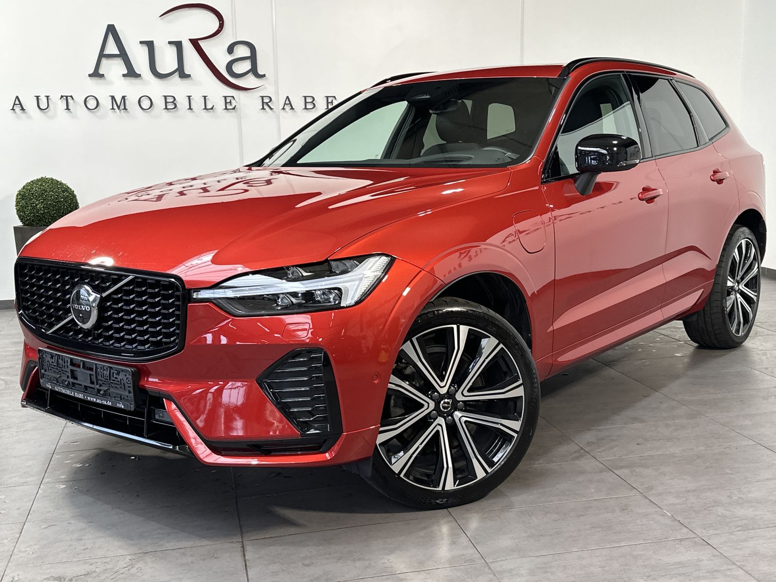 Fahrzeugabbildung Volvo XC60 T6 AWD R-Design NAV+LED+AHK+360°+H&K+PANO