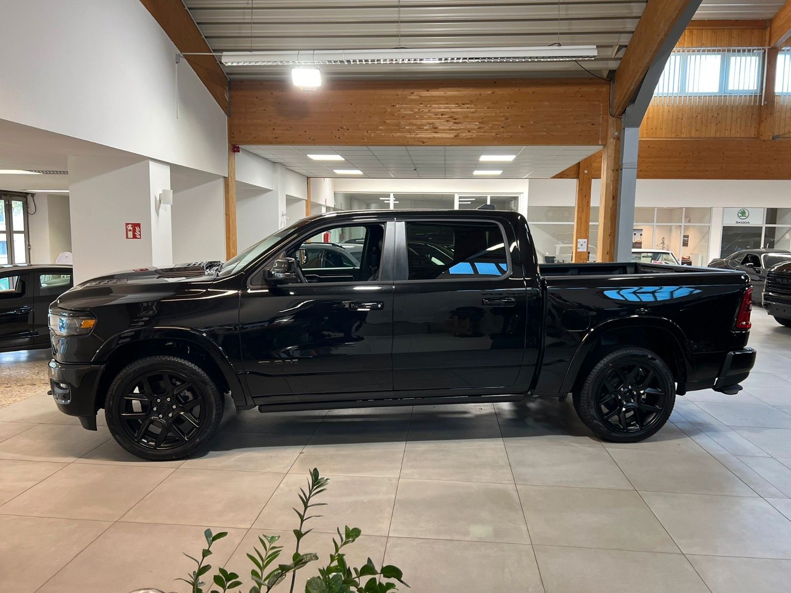 Fahrzeugabbildung Dodge RAM 1500 Laramie Night Premium, LUFT*AKTION*