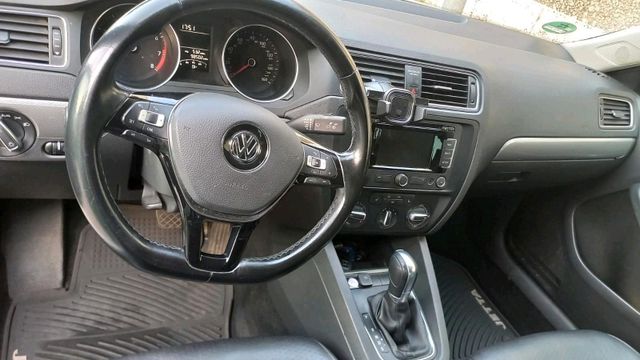 Volkswagen VW Jetta Hybrid/ Gas/Benzin