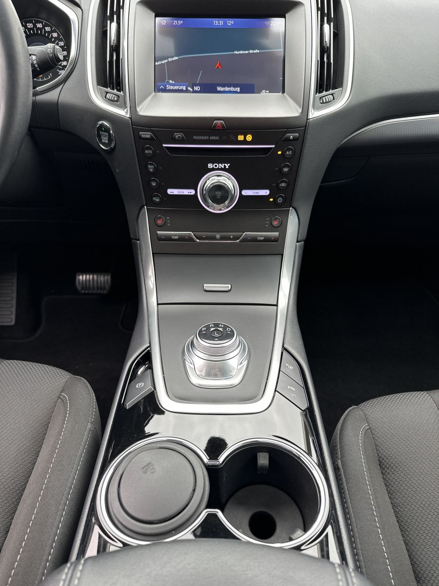 Fahrzeugabbildung Ford S-MAX 2.5 Hybrid 7-Sitzer Titanium NAV+LED+PANO