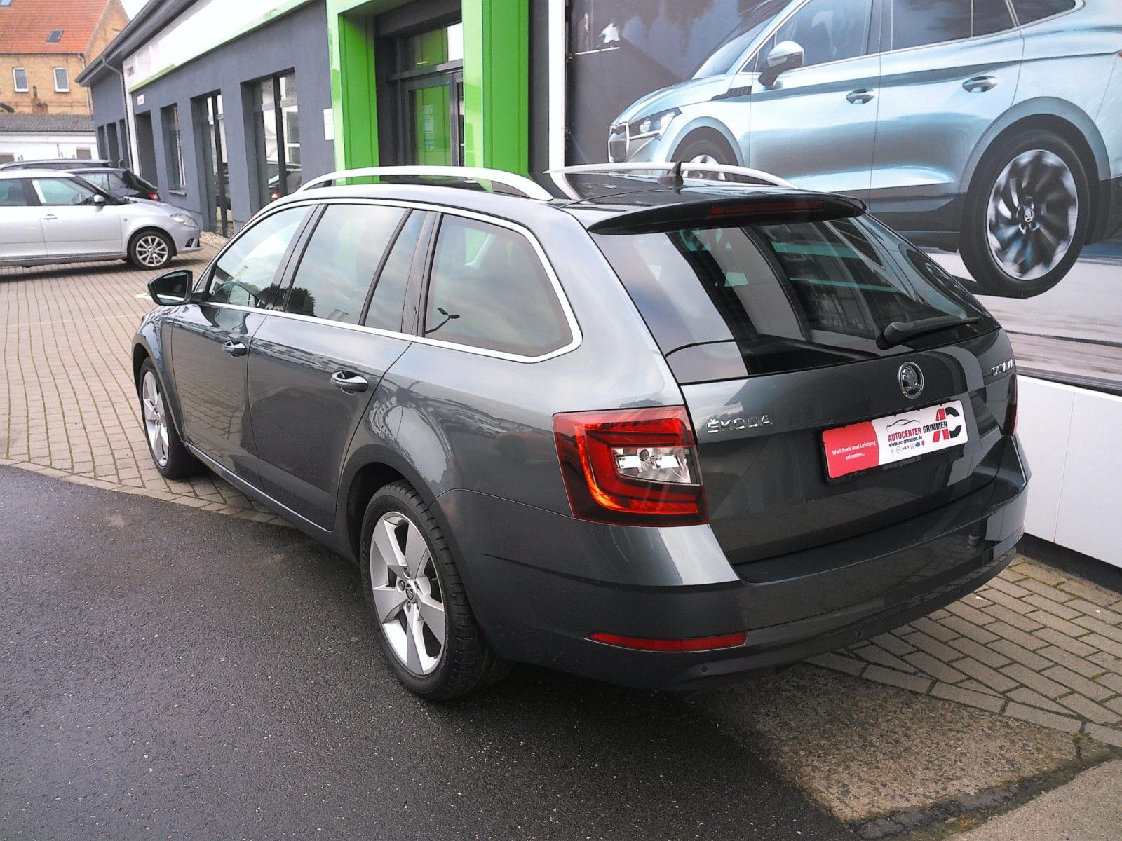 Fahrzeugabbildung SKODA Octavia Combi Pre Ed. 2.0 TDI LED DSG Navi Leder