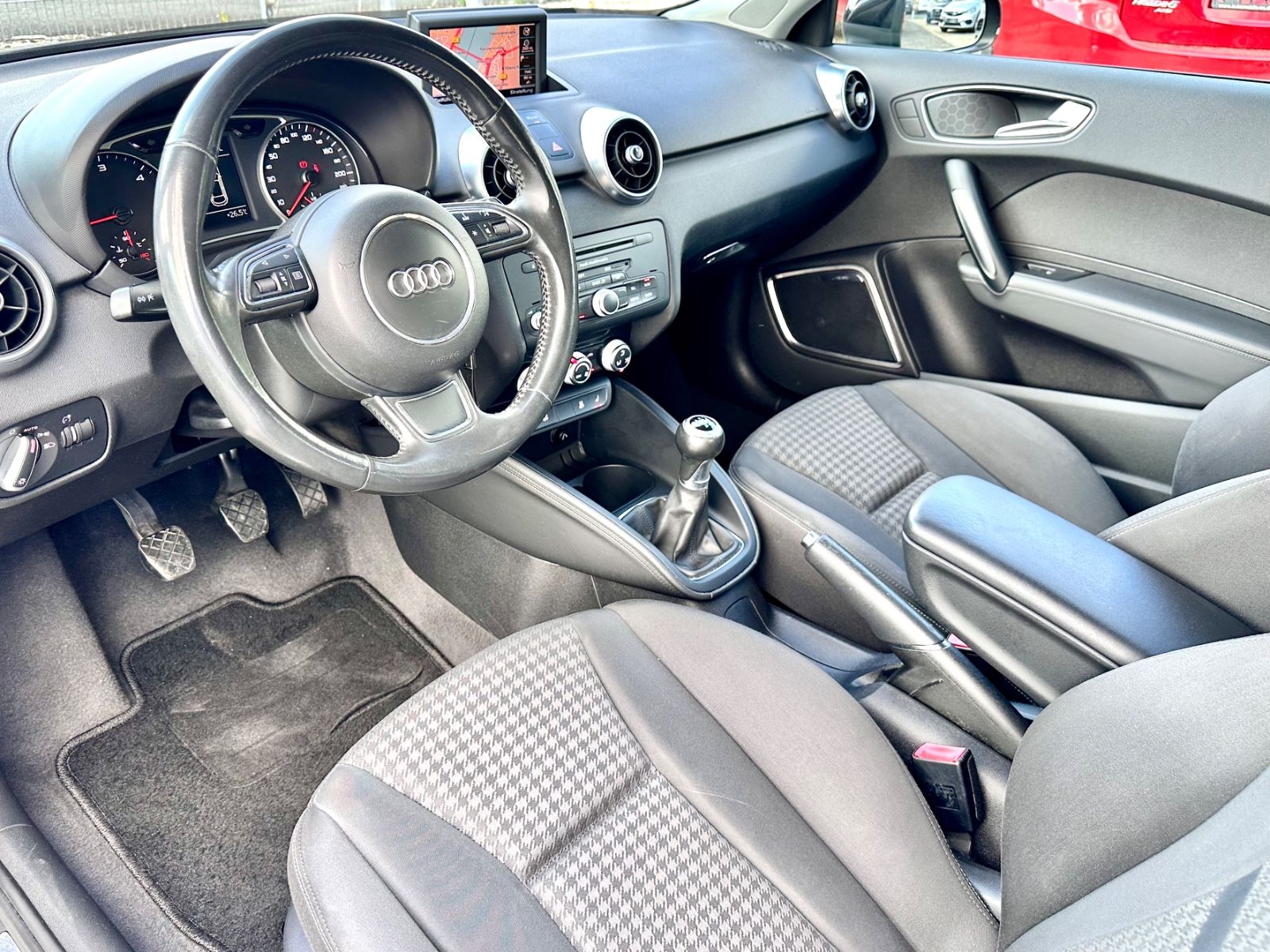 Fahrzeugabbildung Audi A1 AMBITION*NAVI+AHK+LED