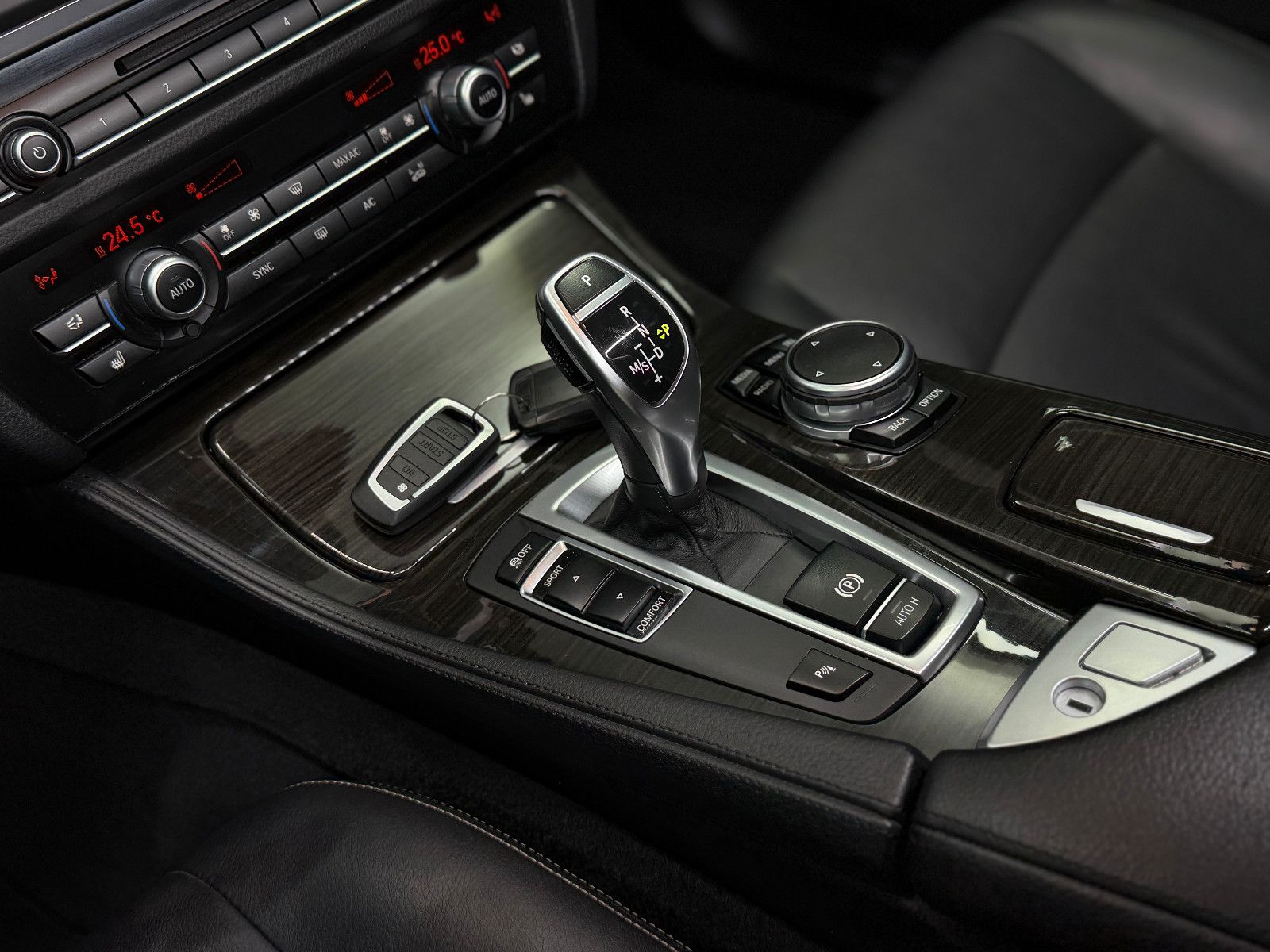 Fahrzeugabbildung BMW 535d Limousine|HuD|HIFI|STANDHZG|NAVI|LEDER