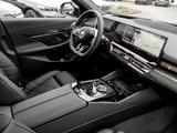 BMW i5 eDrive40 M Sport Pro HUD PANO ACC AHK LM - BMW i5 in Düsseldorf