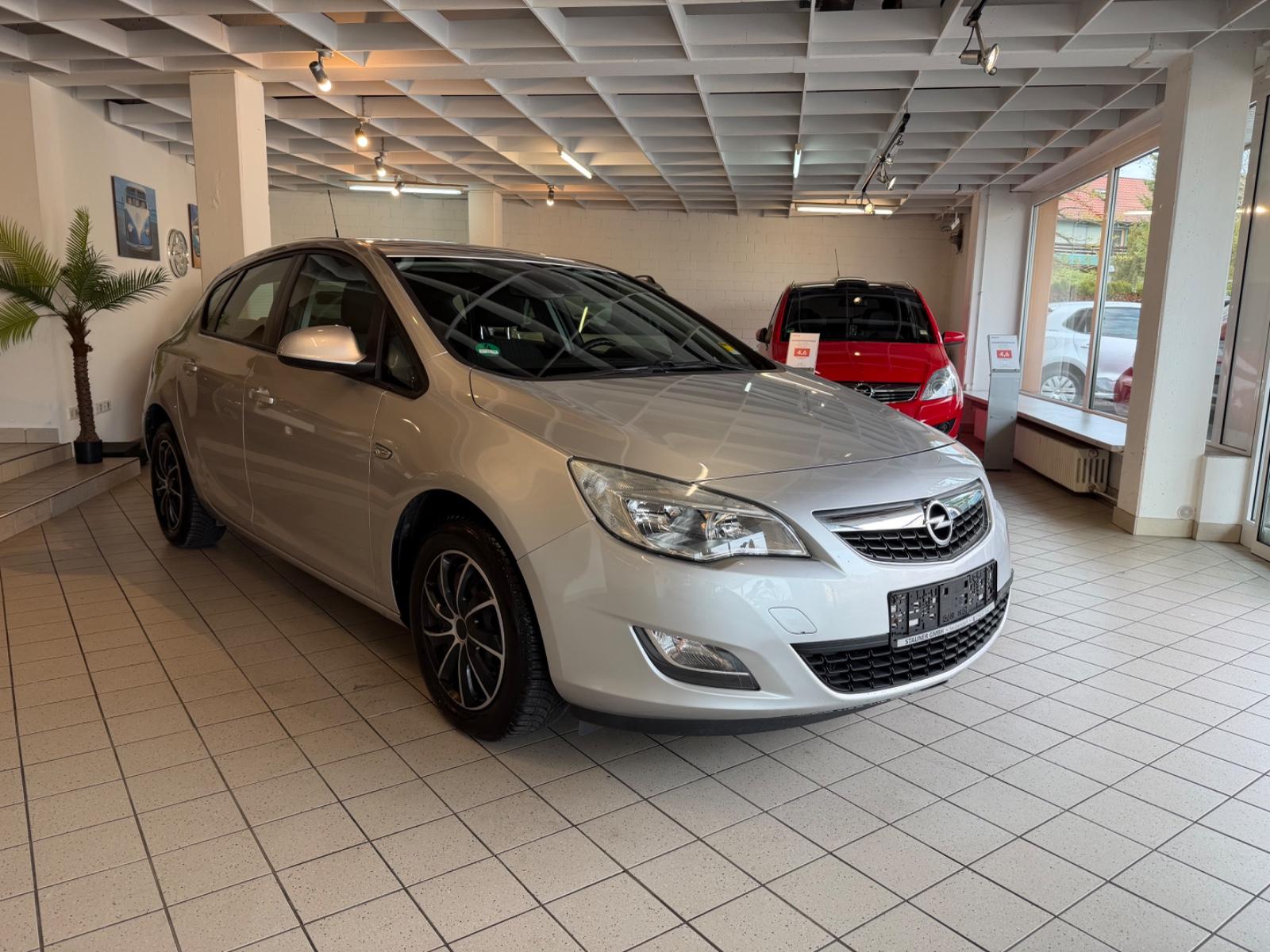 Opel Astra J Lim. 5-trg. Edition