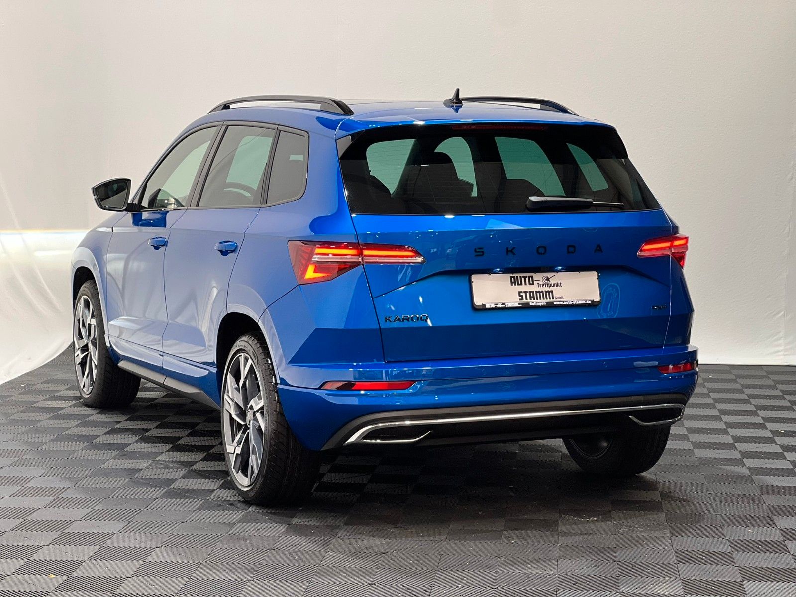 Fahrzeugabbildung SKODA Karoq Sportline 4x4 -Leder - AHK - Pano - Rfk