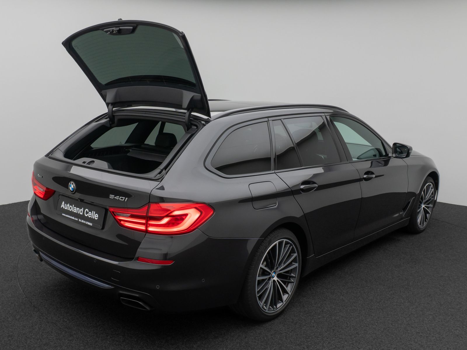 Fahrzeugabbildung BMW 540i xD SportLine Panorama HUD DAB HiFi 4xKlima