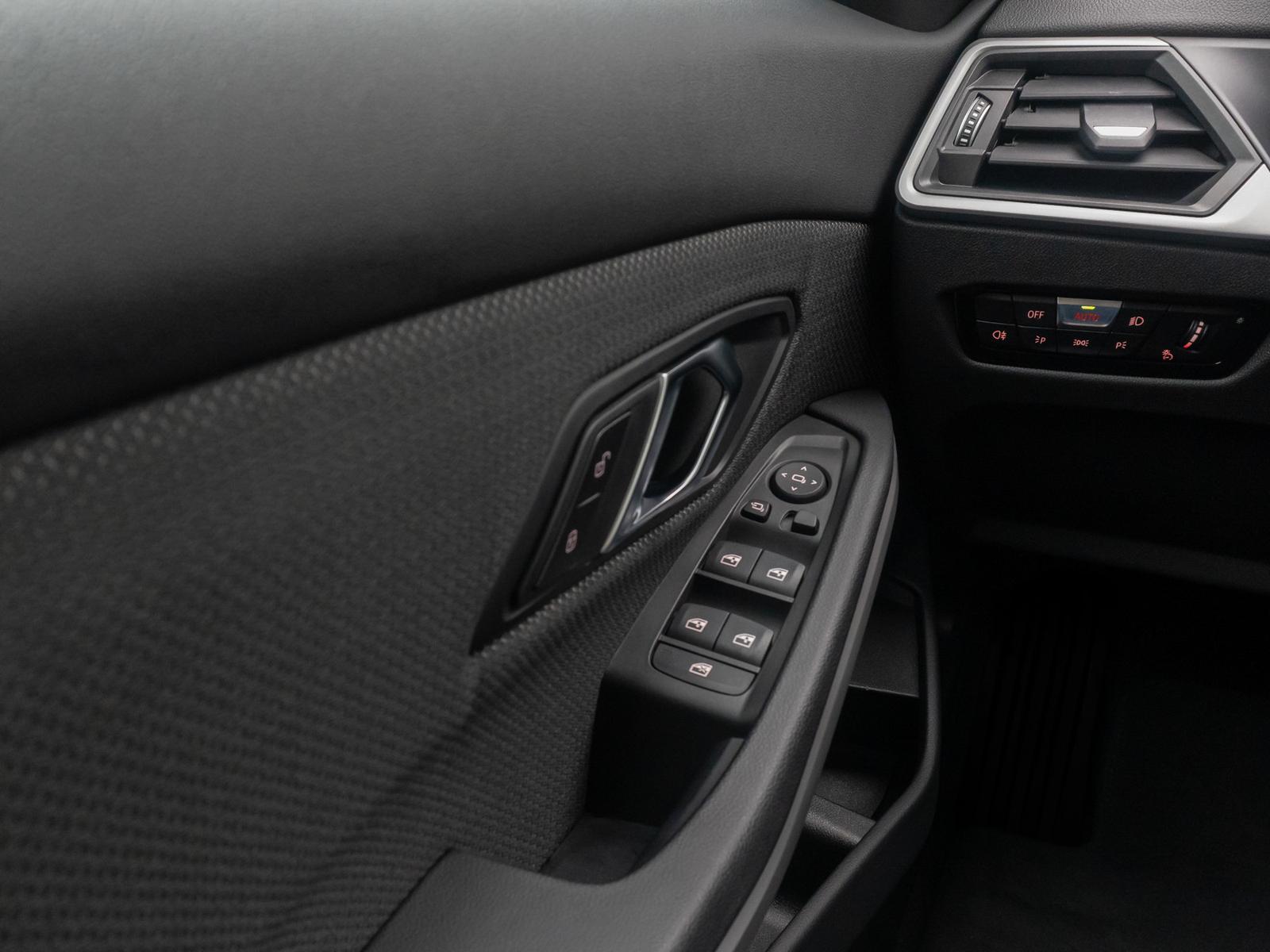 BMW 318i GeschwindigReg DAB PDC Widscreen Cockpit+