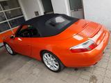 Porsche PORSCHE EXKLUSIV ABTEILUNG 996 Carrera Cabriolet - Porsche mit Benzin-Antrieb: Orange