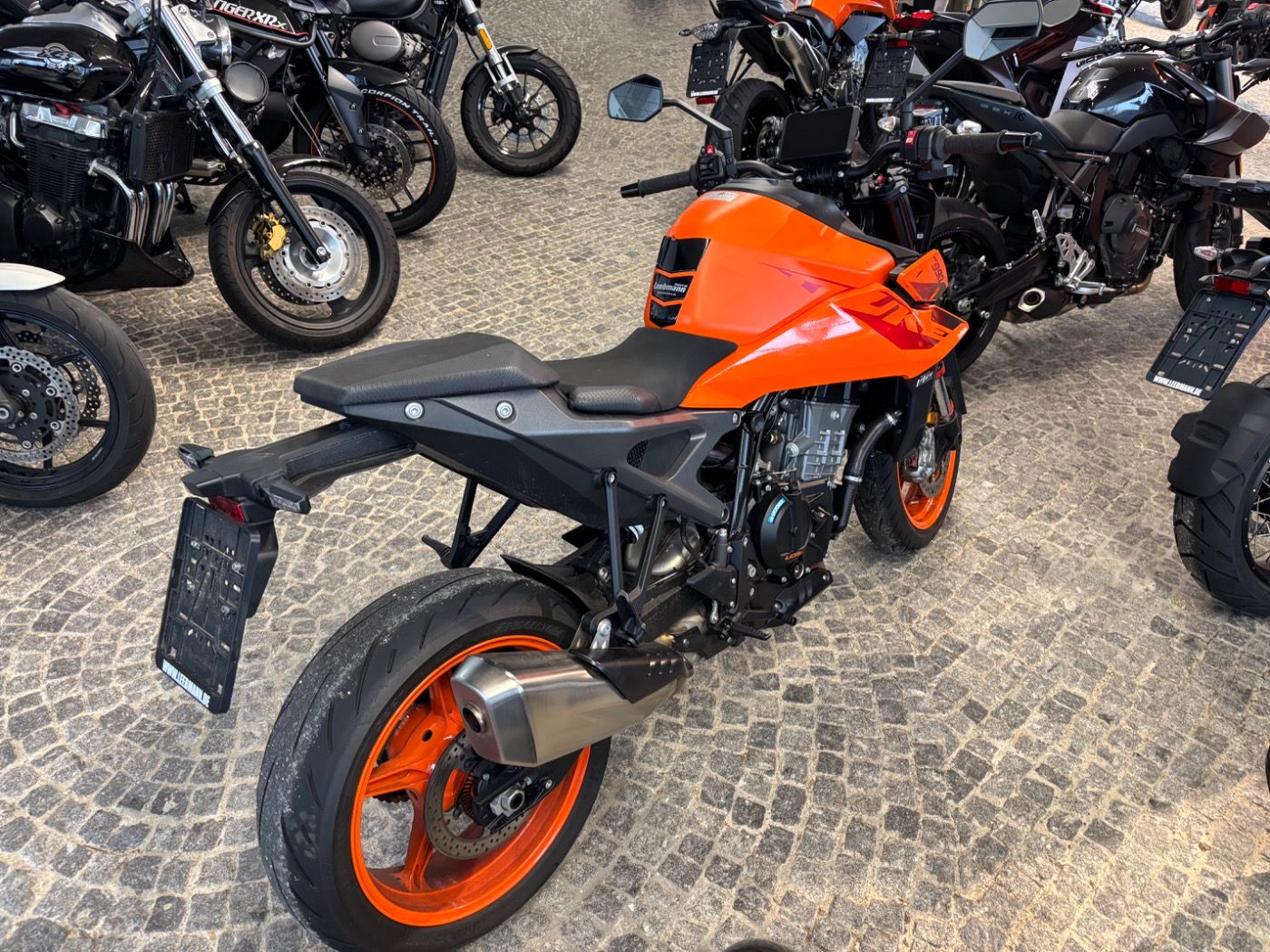 Fahrzeugabbildung KTM 990 Duke Modell 2024 mit Techpack