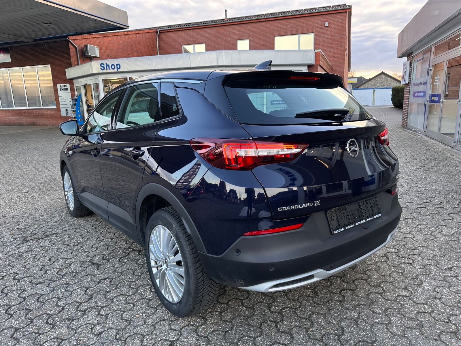 Fahrzeugabbildung Opel Grandland (X) 1.2 Turbo Navi/LED/SHZG/APP/GRA