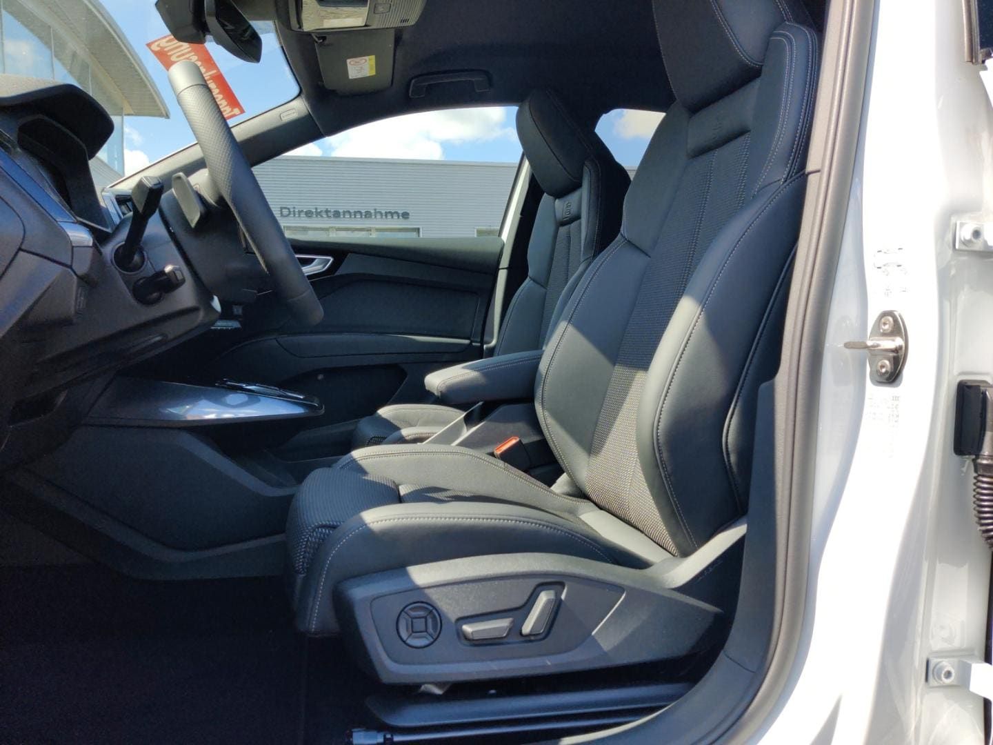 Fahrzeugabbildung Audi Q4 Sportback e-tron 40, Komfort+, 2x S Line., Ma