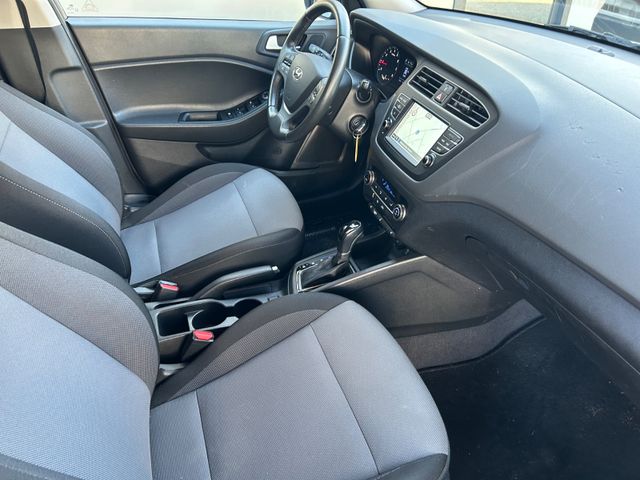 Fahrzeugabbildung Hyundai i20 Automatik+Navi+Kamera+CarPlay+Allw.LM+AHK+BT