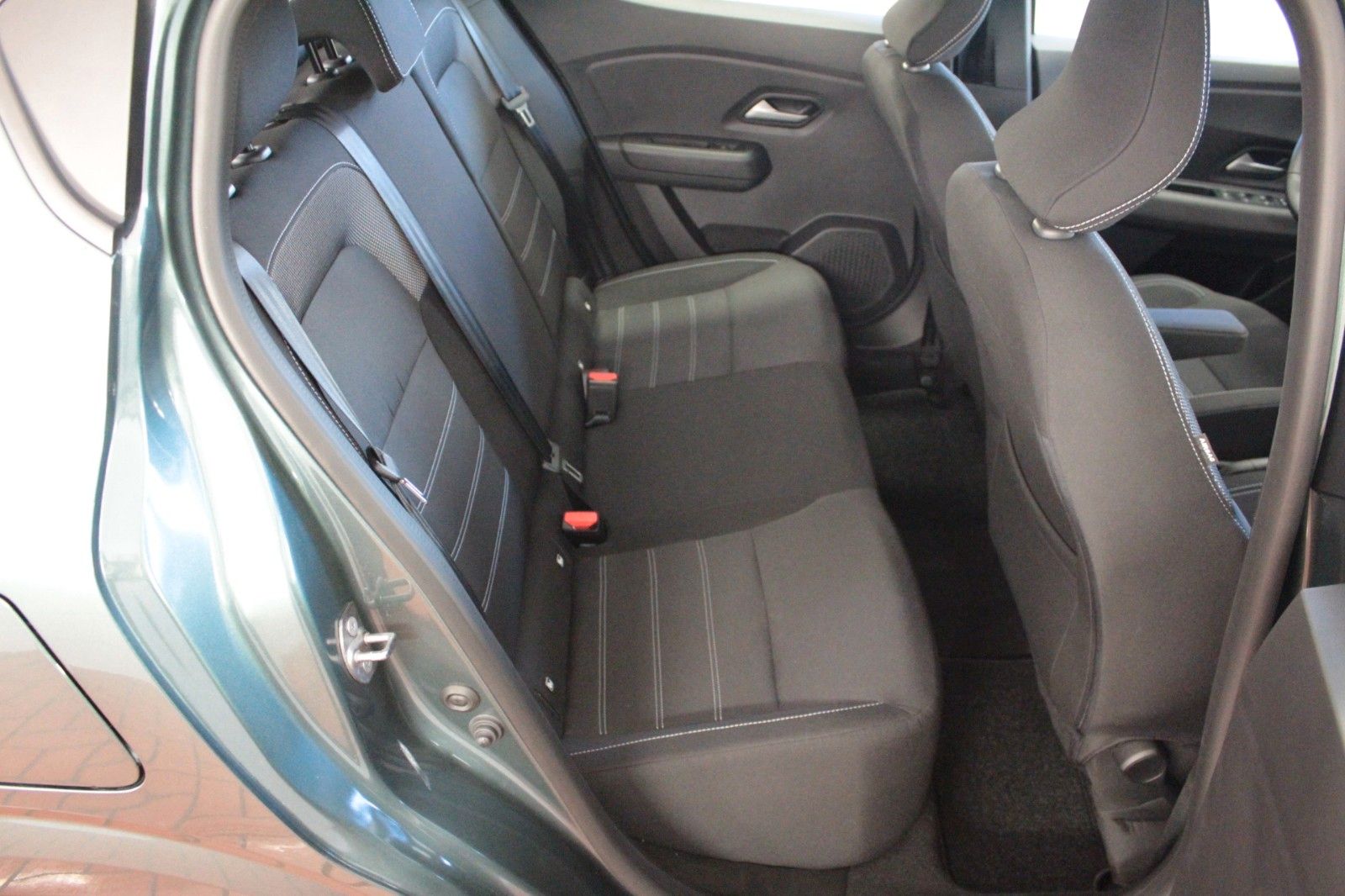 Fahrzeugabbildung Dacia Sandero TCe 100  ECO G Expression*Winterpaket*