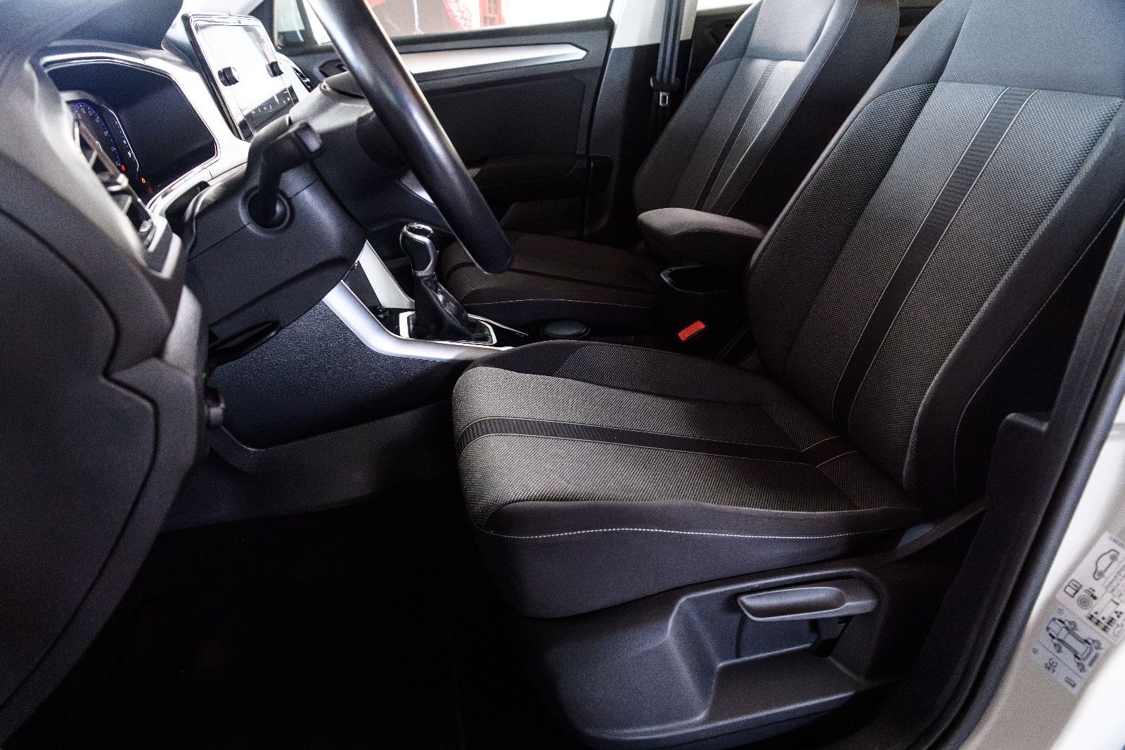 Fahrzeugabbildung Volkswagen T-Roc Life +LED+AW+Cockpit PRO+Park Assist+Ascot