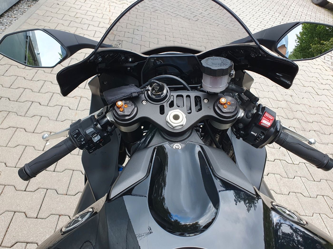 Fahrzeugabbildung Yamaha YZF R 1