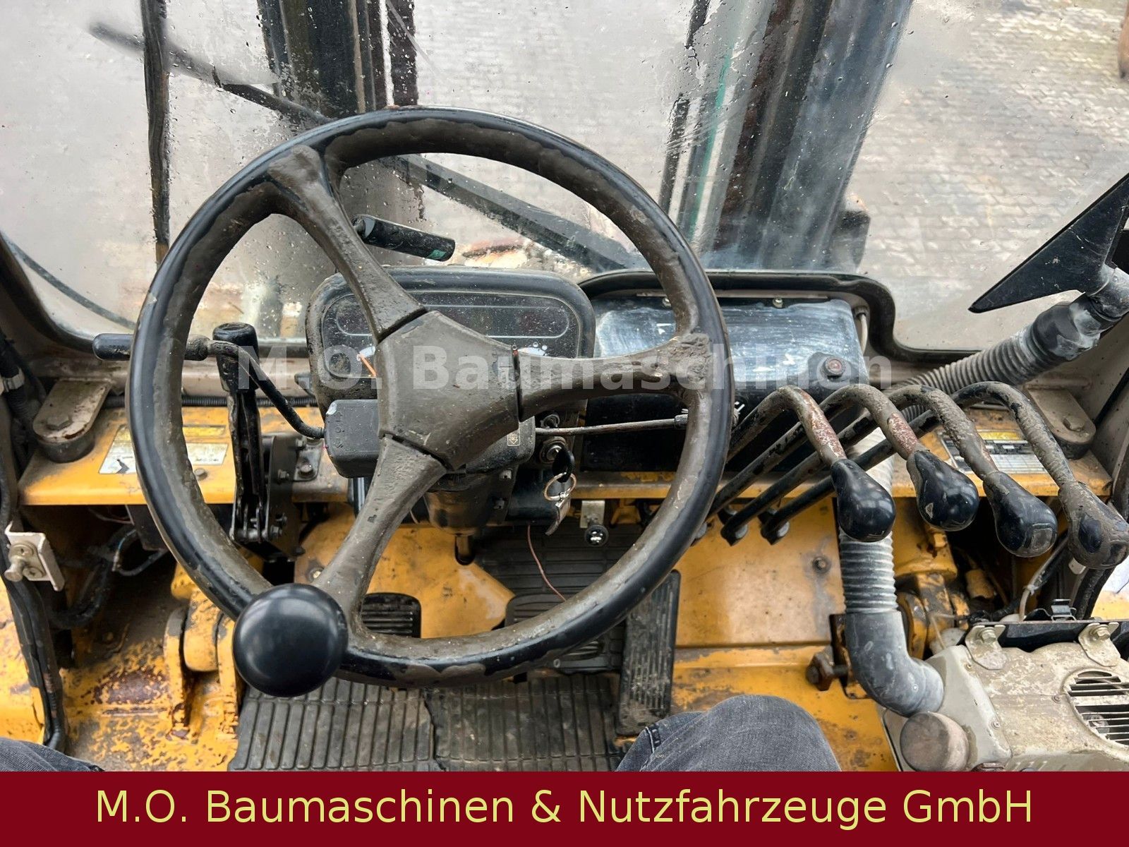 Fahrzeugabbildung CAT DF 70 / 7T / 4m / Drehgerät /