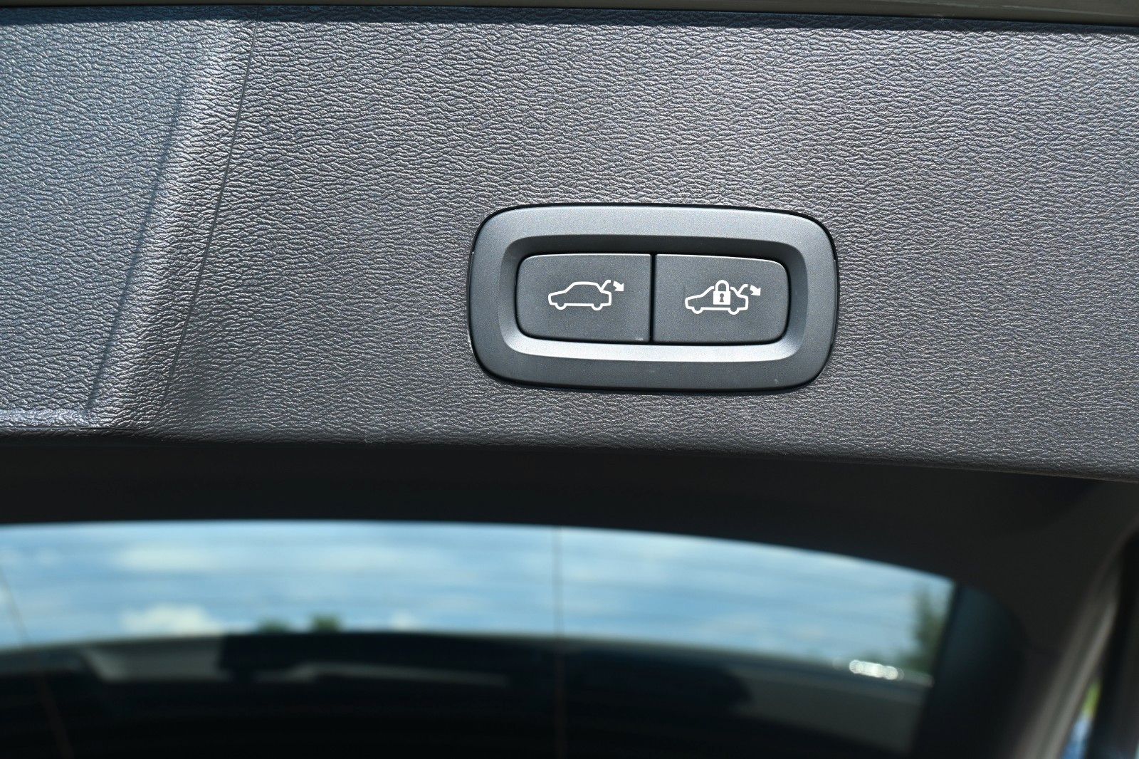 Fahrzeugabbildung Volvo XC40 Ultimate Dark T5 PHEV Ultimate*360°*PANO*