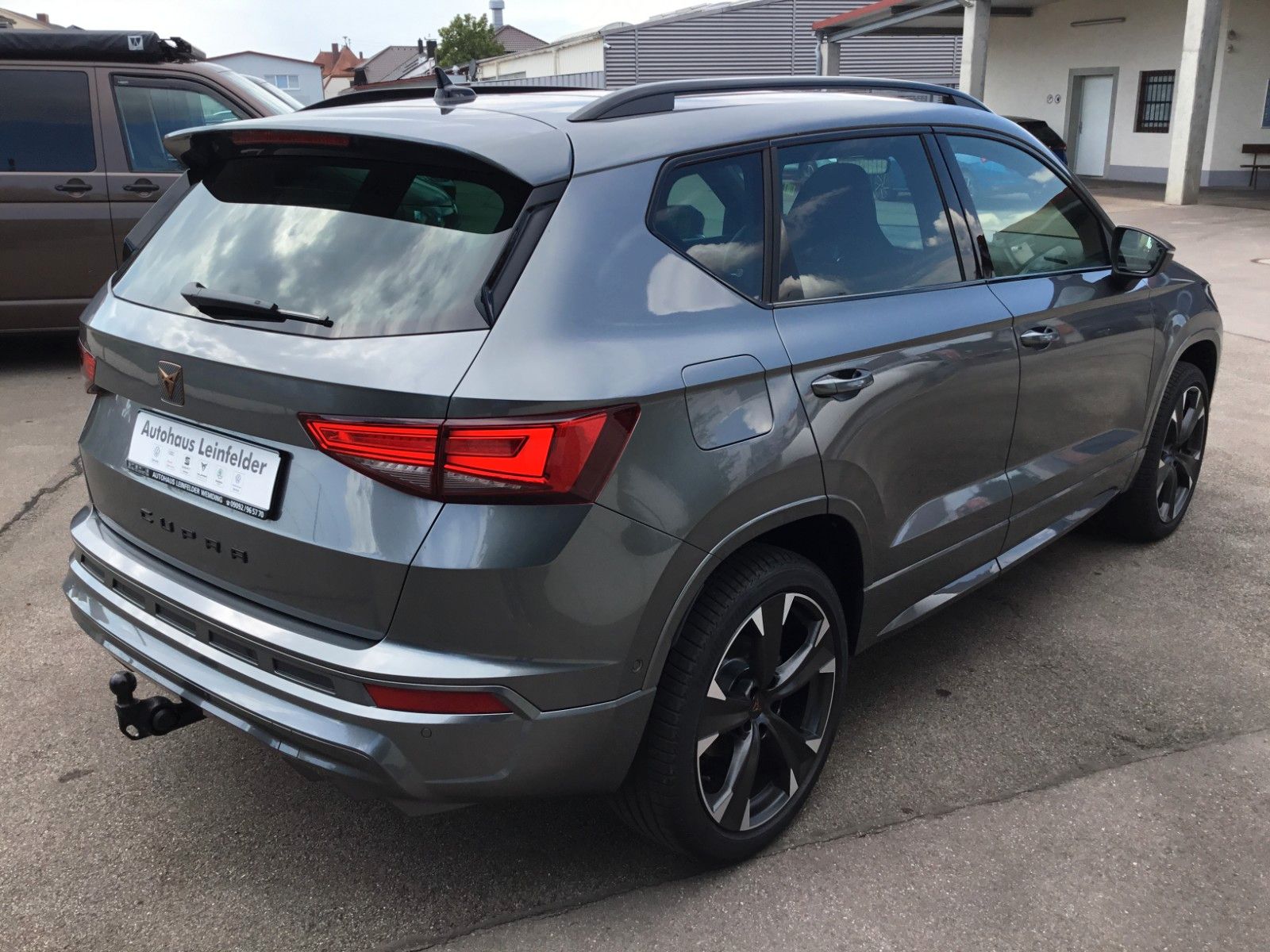 Fahrzeugabbildung CUPRA Ateca 2.0 TSI 4Drive DSG+Pano+AHK+19"+ACC+LED
