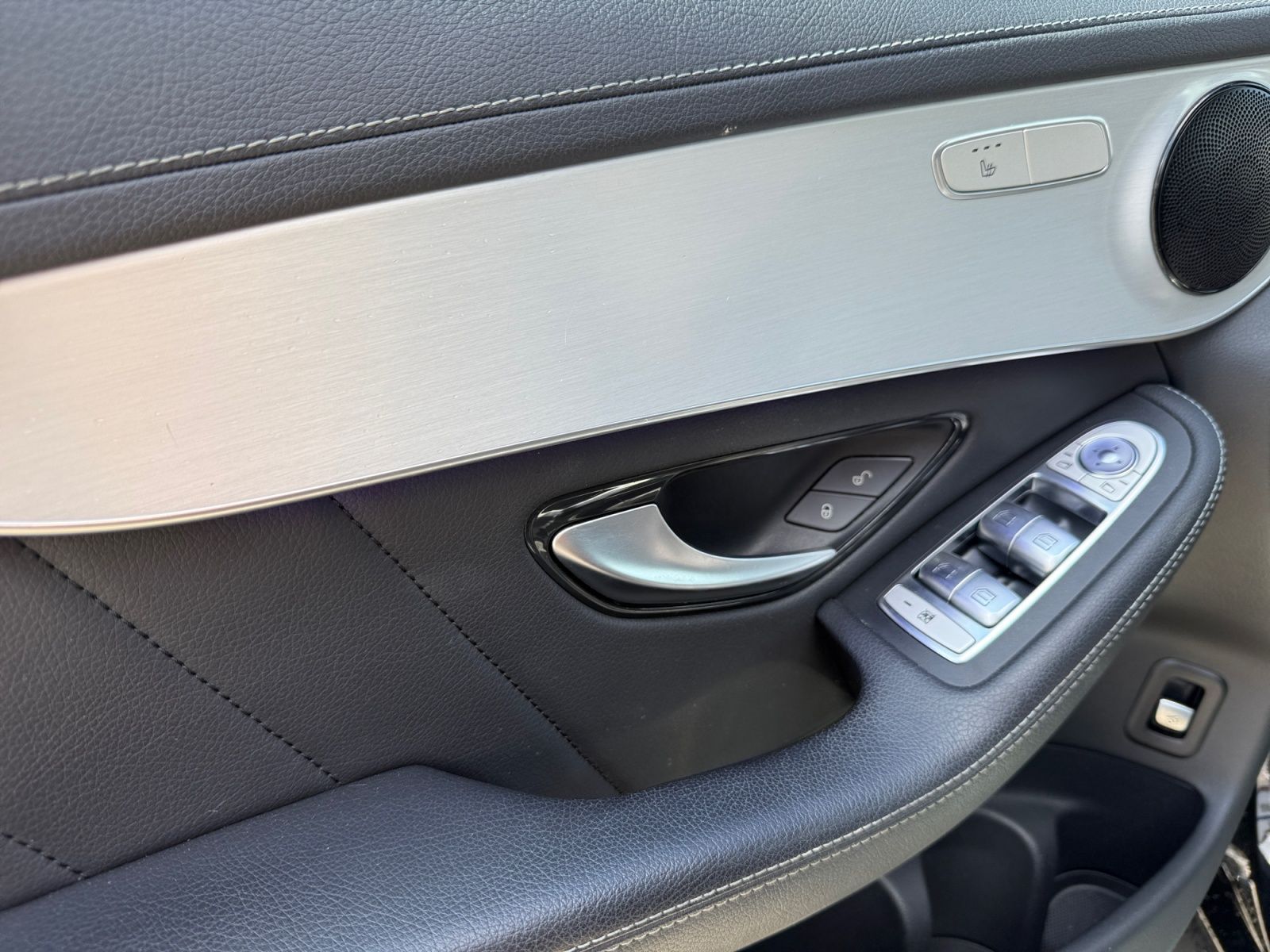 Fahrzeugabbildung Mercedes-Benz GLC 200 AMG Line 4Matic*AMB*BUISNESS*AHK