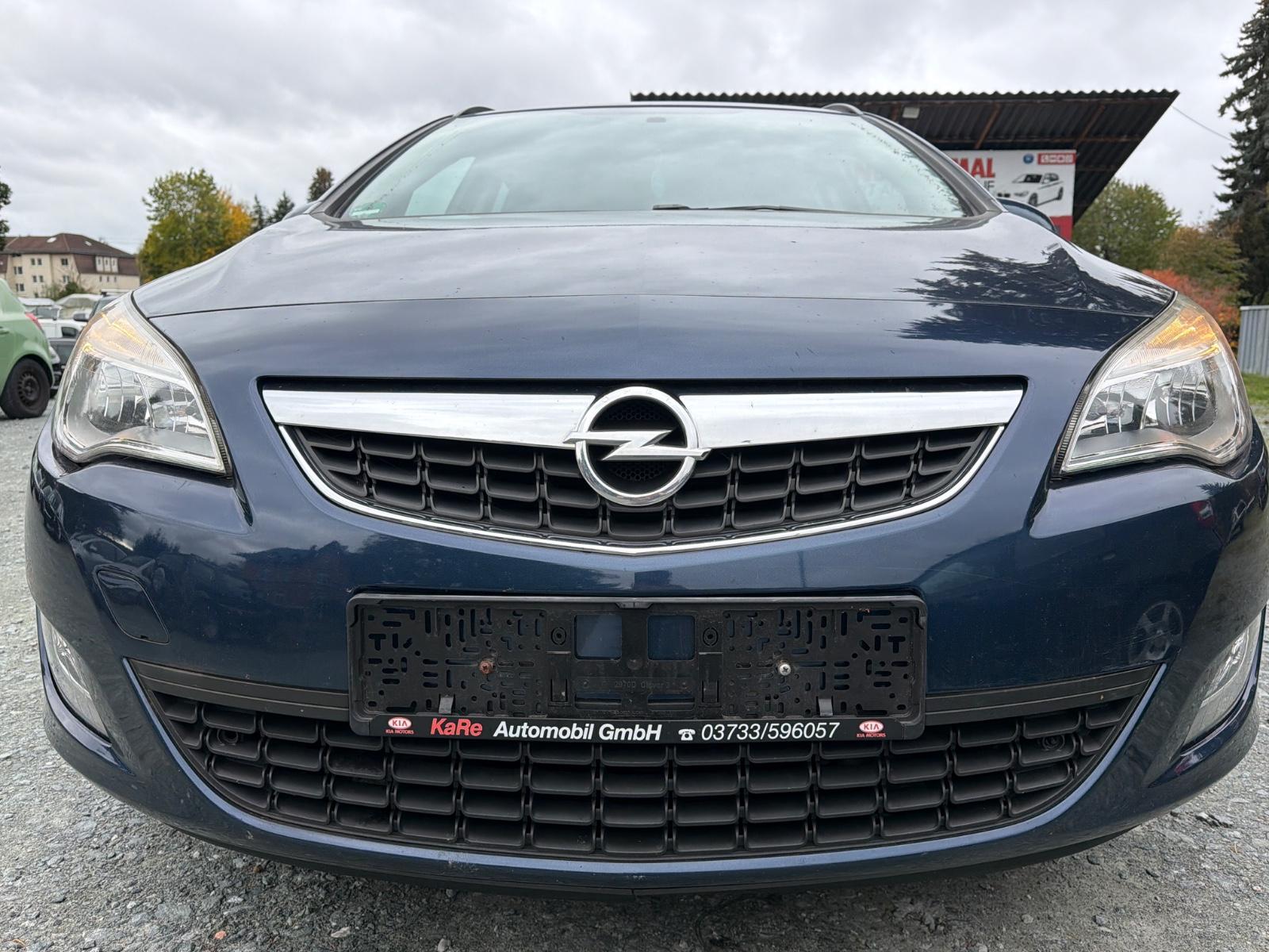 Opel Astra 2012 — photo 7
