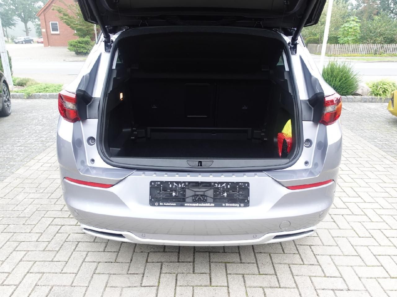 Fahrzeugabbildung Opel Grandland 1,2 Elegance Automatik