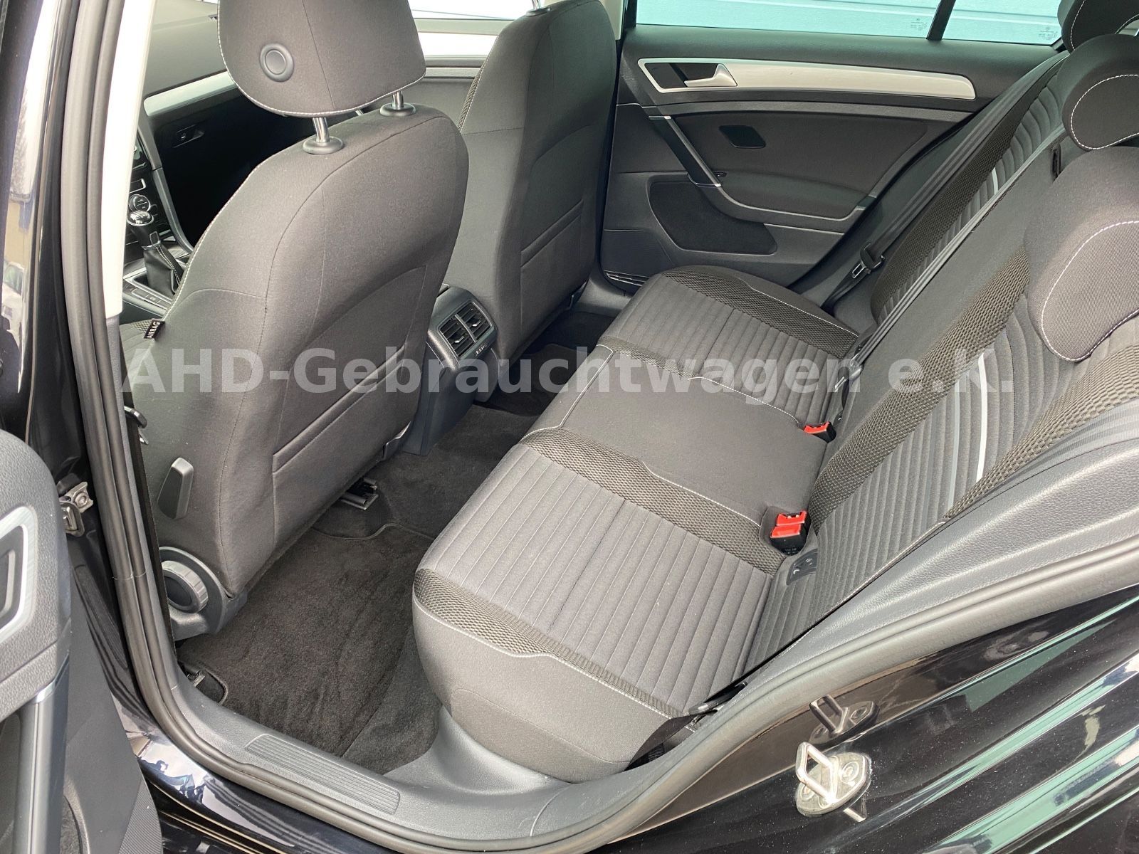 Fahrzeugabbildung Volkswagen Golf VII 1.2 TSI Limousine " Sondermodell Cup "