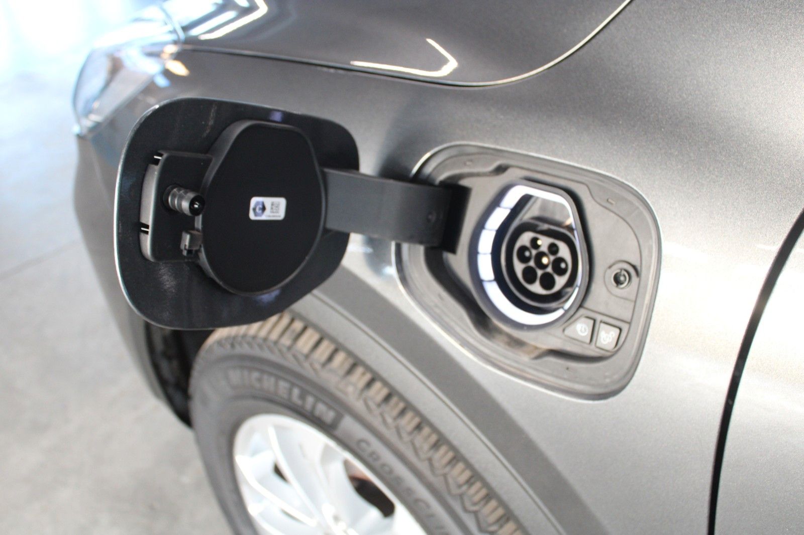 Fahrzeugabbildung Ford Kuga 2.5 PHEV Titanium LED Panodach WinterPaket