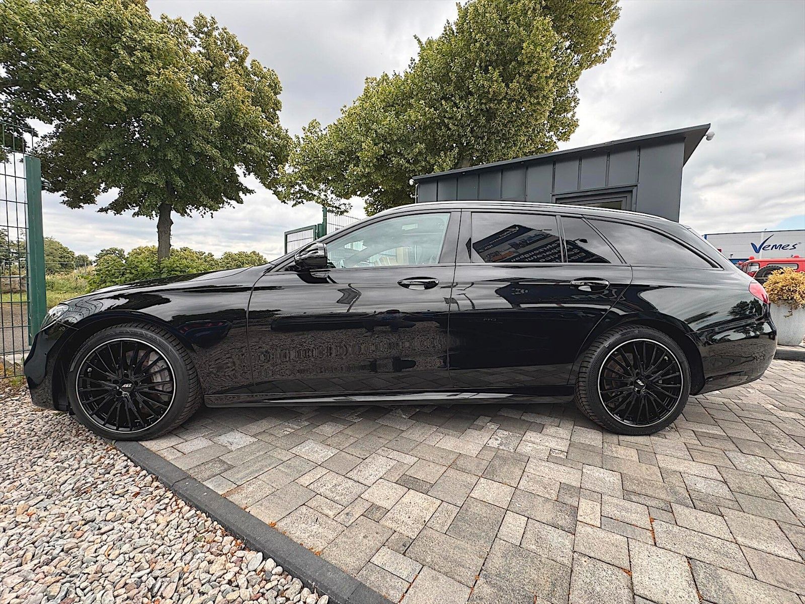 Fahrzeugabbildung Mercedes-Benz E 350d 4Matic AMG Night Paket*ACC*LED*BURMESTER*