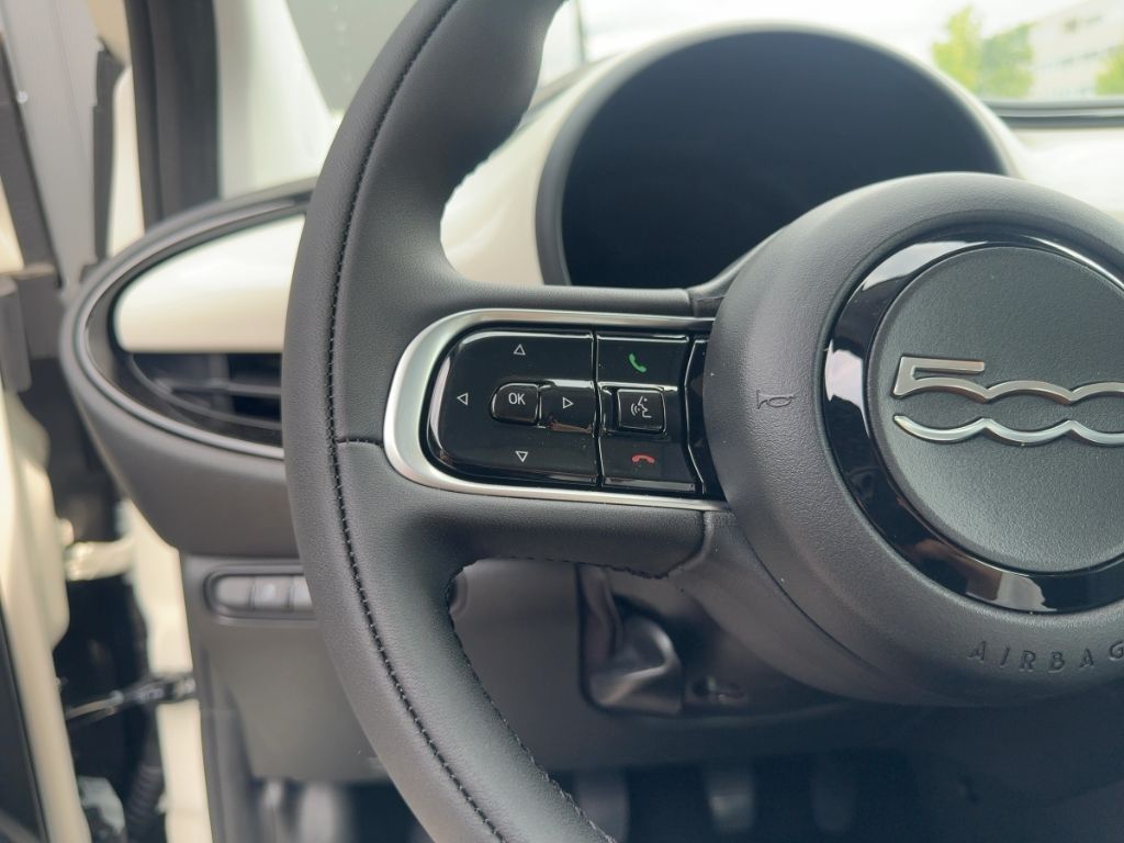 Fahrzeugabbildung Fiat 500 Hybrid Limousine ICON, K-Paket,Rückfahrkamer