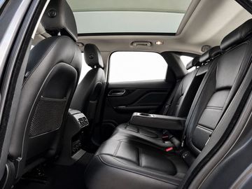 Jaguar F-Pace - 11