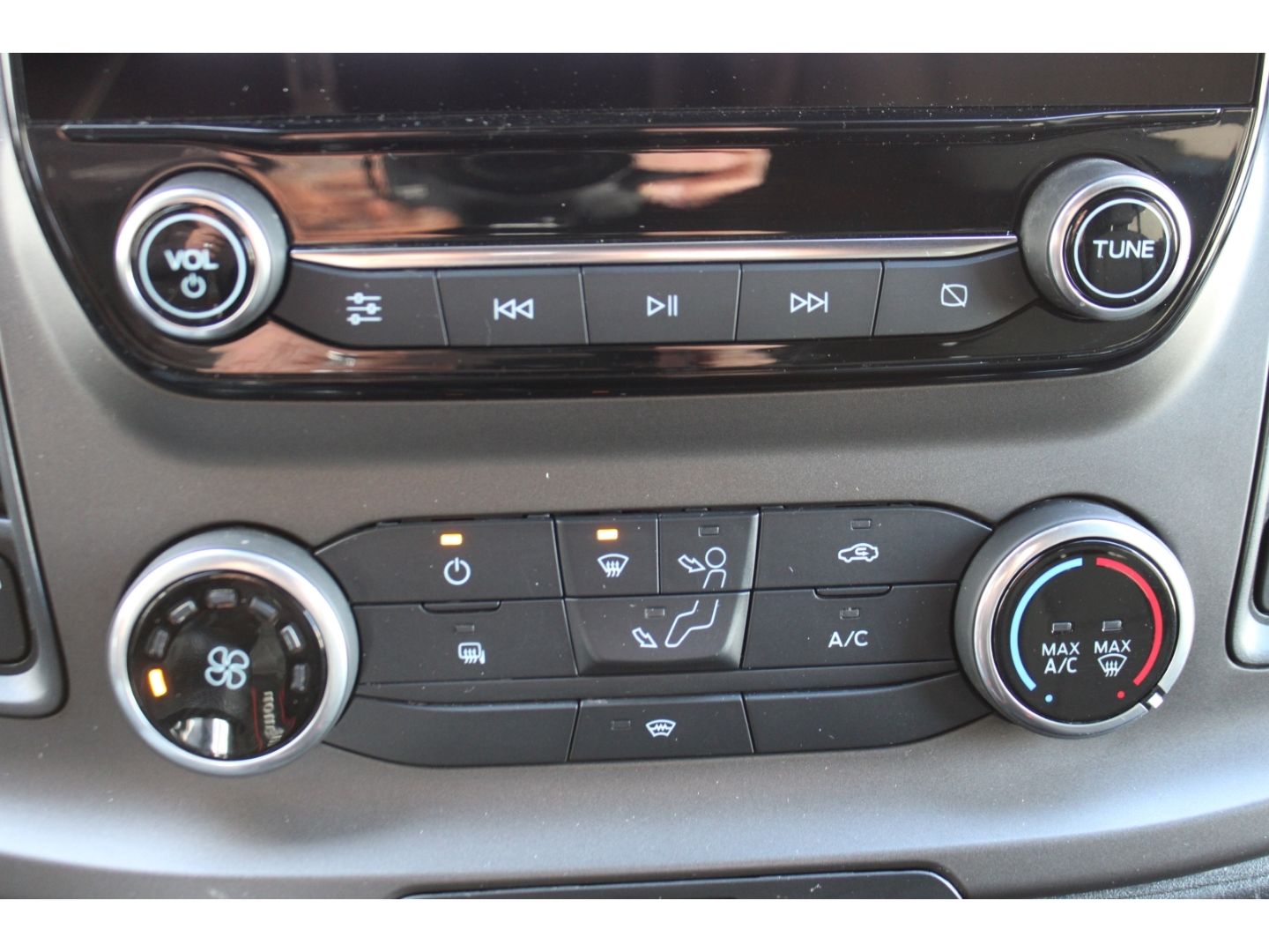 Fahrzeugabbildung Ford Transit 350L4 Kasten DoKa Trend StHZg AHK RFK GR