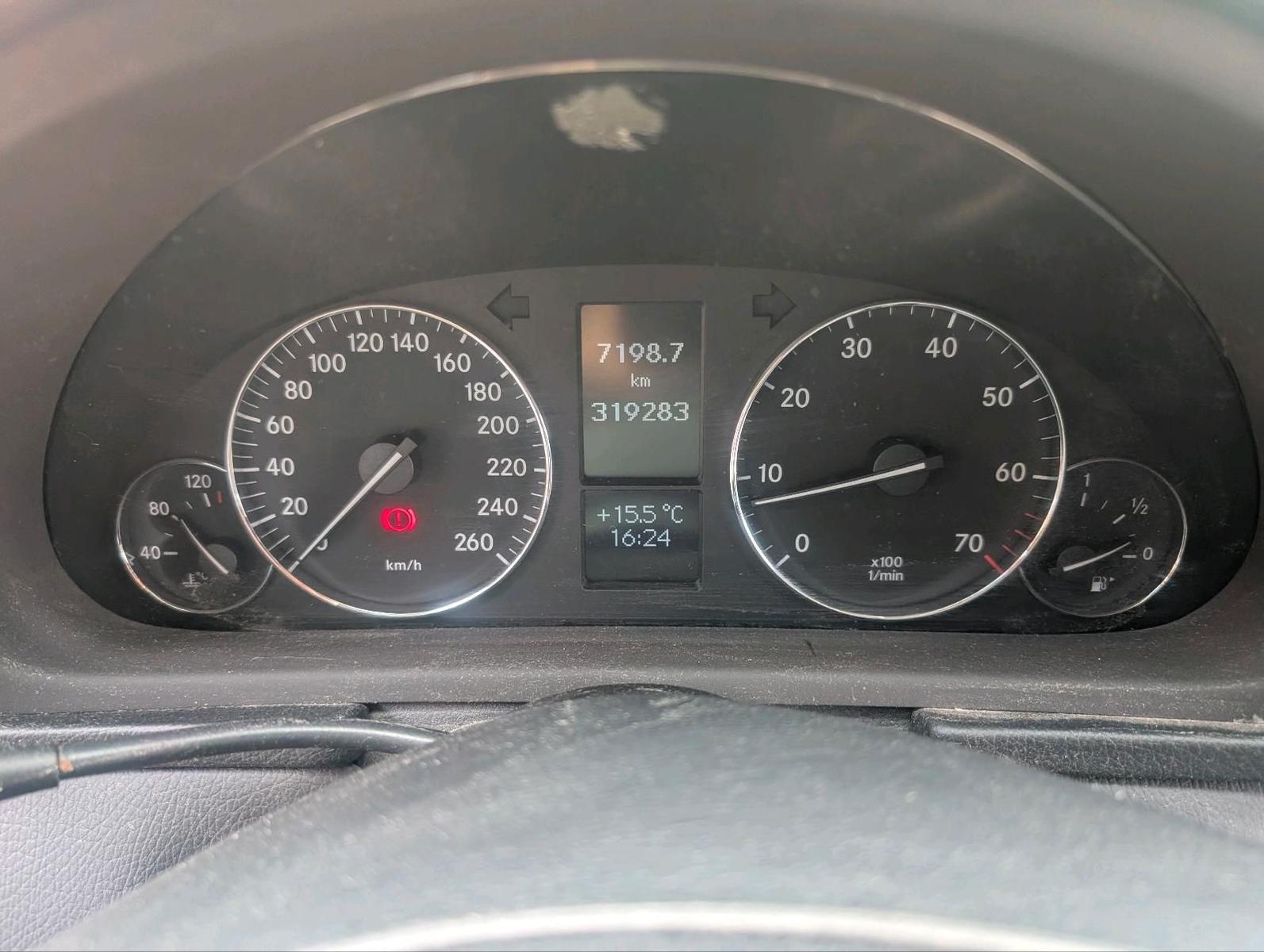 Mercedes-Benz C180 2005 — photo 11