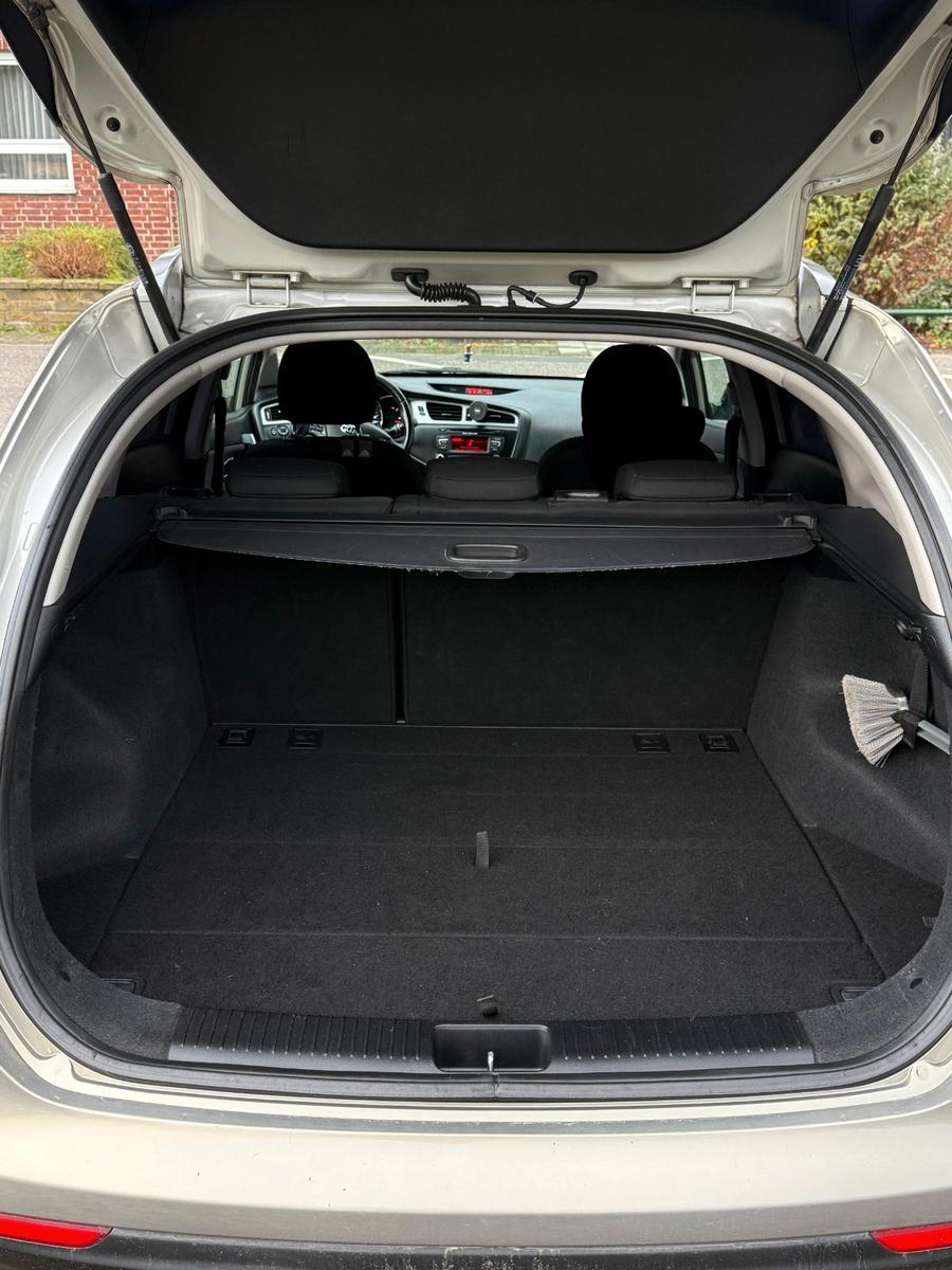 Kia cee'd Sportswagon 1.6 GDI Vision Sportswagon...