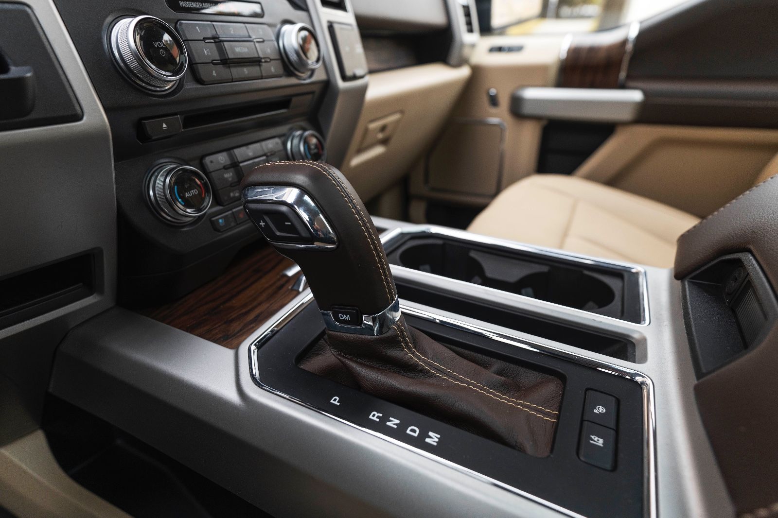 Fahrzeugabbildung Ford F 150 LARIAT 5.0L B&O AHK TOTW 360° PANO SHZ/K