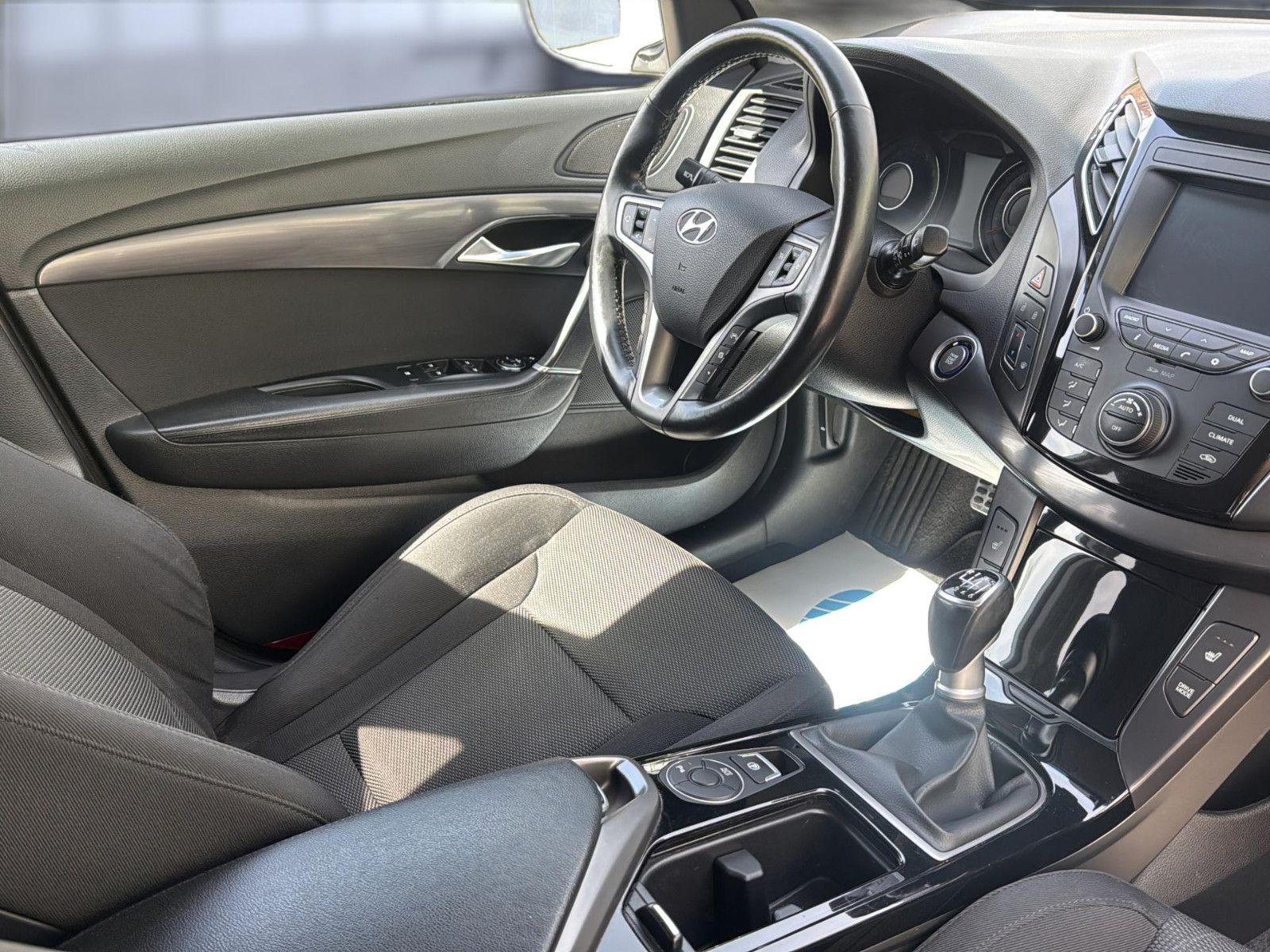 Fahrzeugabbildung Hyundai i40 2.0 GDI / unfallfrei / AHK