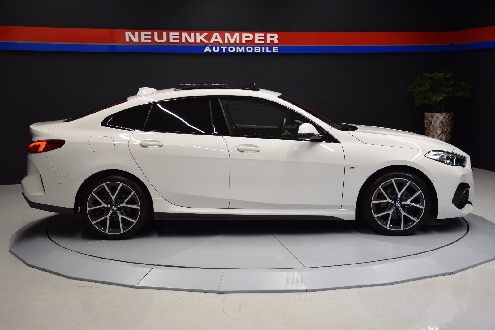 Fahrzeugabbildung BMW 218 i Gran Coupé M Sport H&k Pano HuD Leder ACC