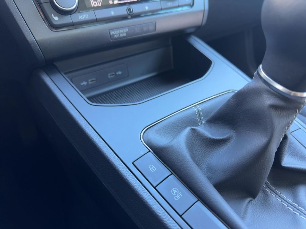 Fahrzeugabbildung SEAT Ibiza Style Apple CarPlay / Android Auto, SHZ