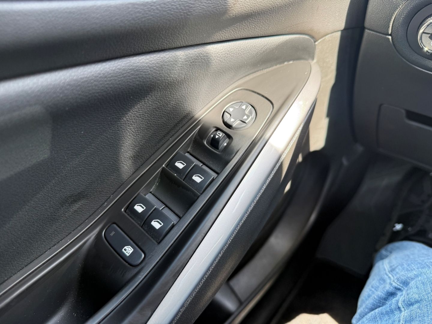 Fahrzeugabbildung Opel Grandland Ultimate 1,2T Navi+Leder+Sitzbelüftung