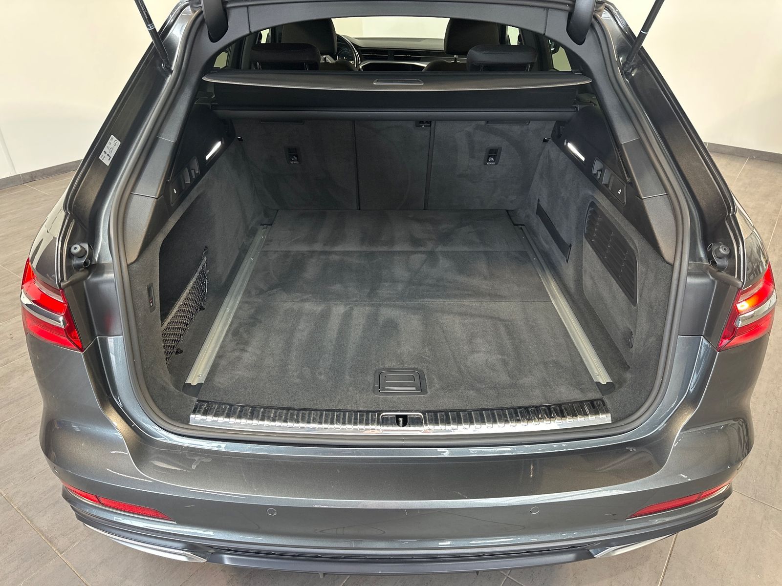 Fahrzeugabbildung Audi A6 Avant 40 TDI S-Line NAV+LED+PANO+AHK+19ZOLL