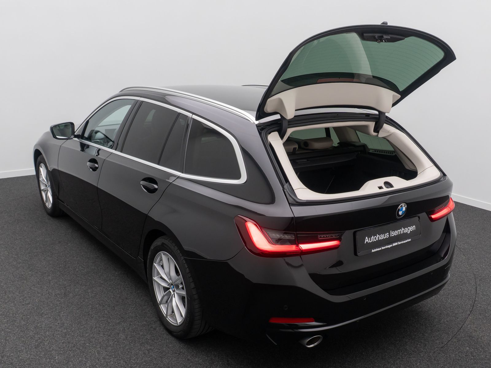 Fahrzeugabbildung BMW 318d GeschwindigReg DAB CockpitPlus Sportsitz