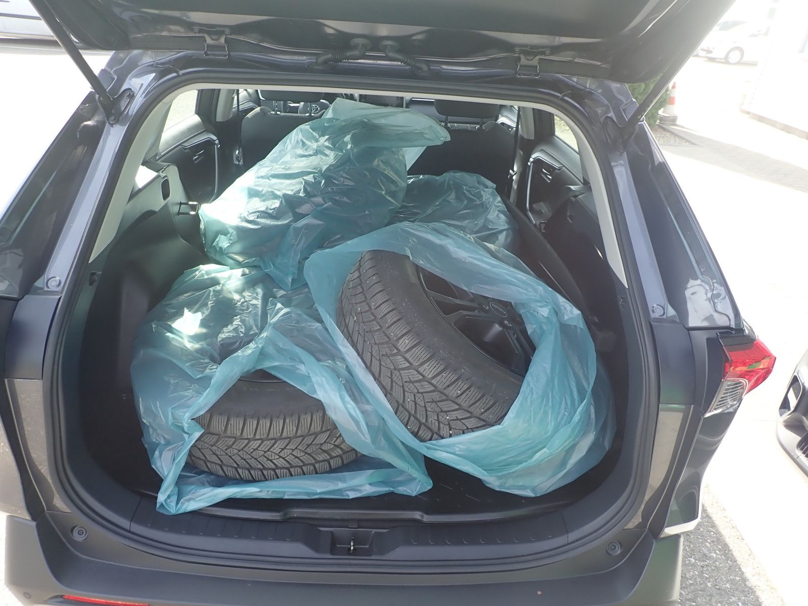 Fahrzeugabbildung Toyota RAV 4 Hybrid 4x2 Comfort