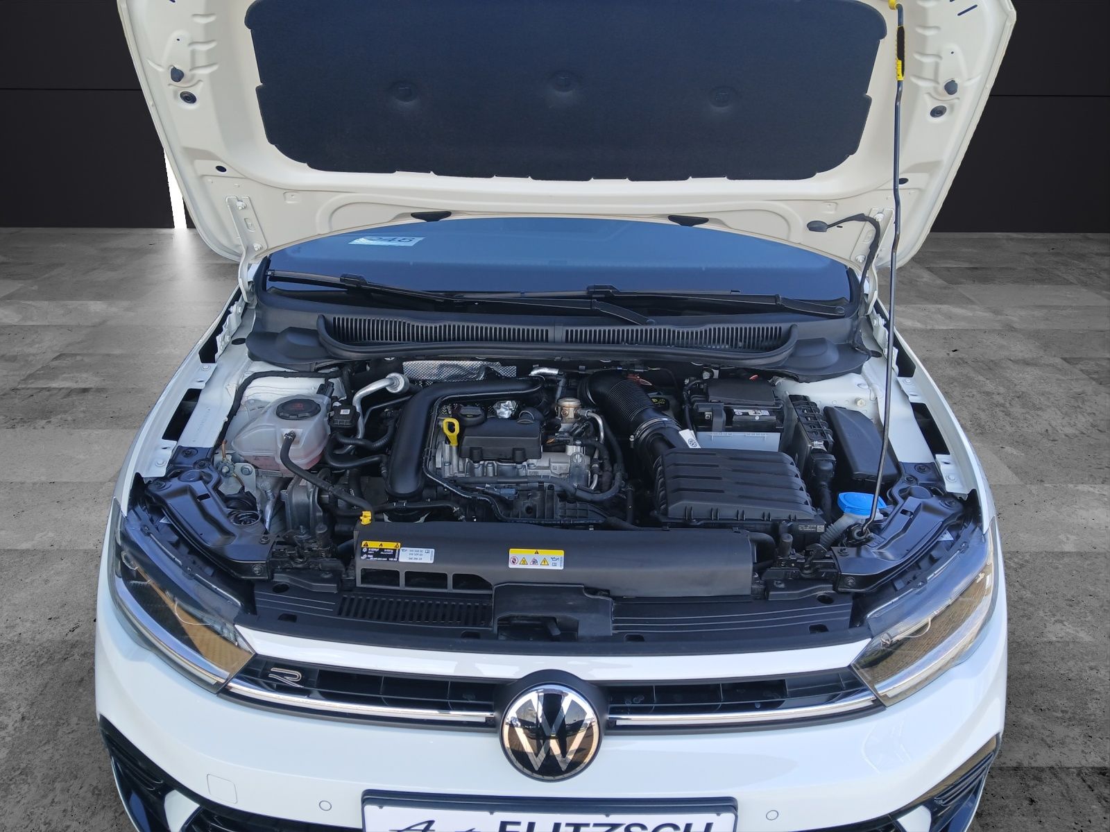 Fahrzeugabbildung Volkswagen Polo TSI R-Line Matrix Pano ACC PDC SH 17"
