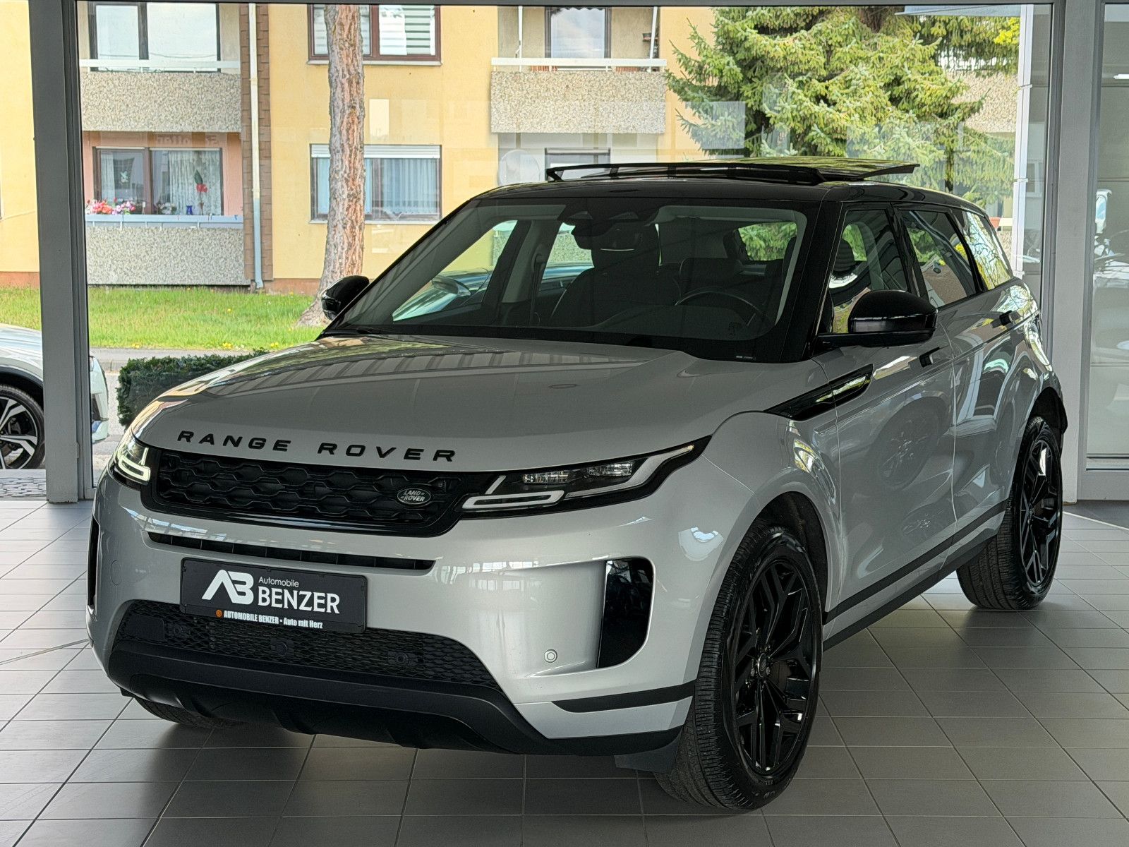 Fahrzeugabbildung Land Rover Range Rover Evoque SE Hybrid /PANO/MERIDIAN/