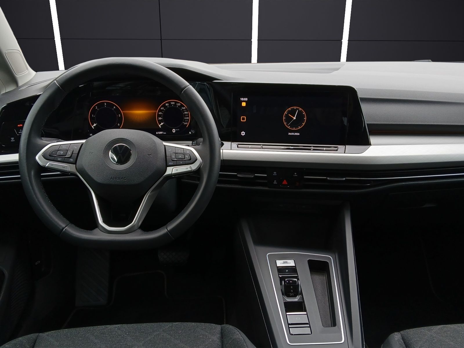 Fahrzeugabbildung Volkswagen Golf VIII Variant TDI Life DSG LED Navi AID ACC