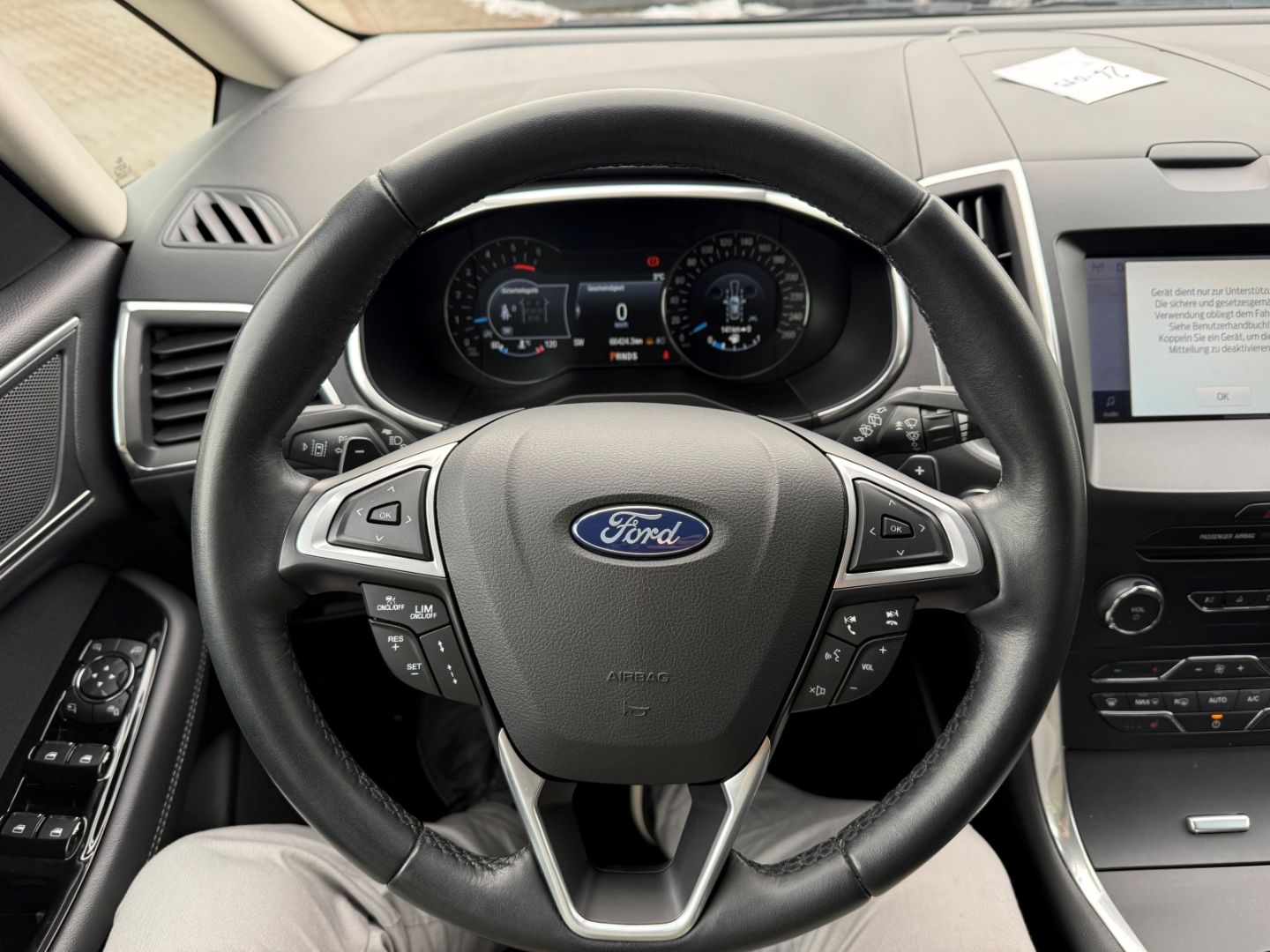 Fahrzeugabbildung Ford S-Max 2.0 EcoBlue Titanium 7-Sitze ACC LED AHK R