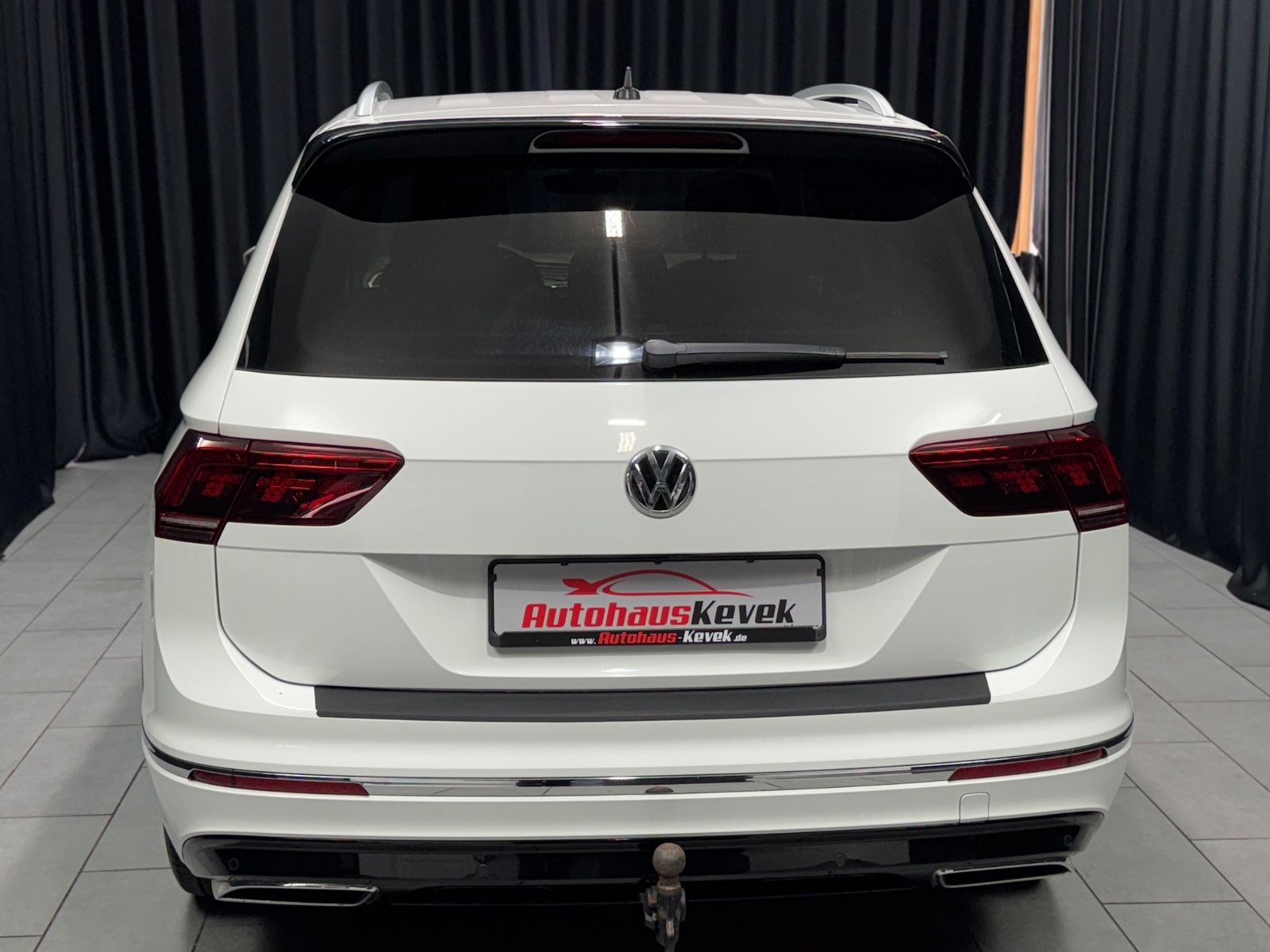 Fahrzeugabbildung Volkswagen Tiguan Allspace Highline 4Motion|R-LINE|PANO|AHK