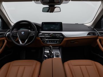 Fahrzeugabbildung BMW 530d Tour HUD ACC Kamera DAB  Komfortzugang