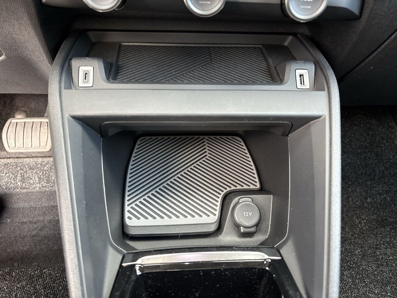 Fahrzeugabbildung Citroën ë-C4 136 Shine