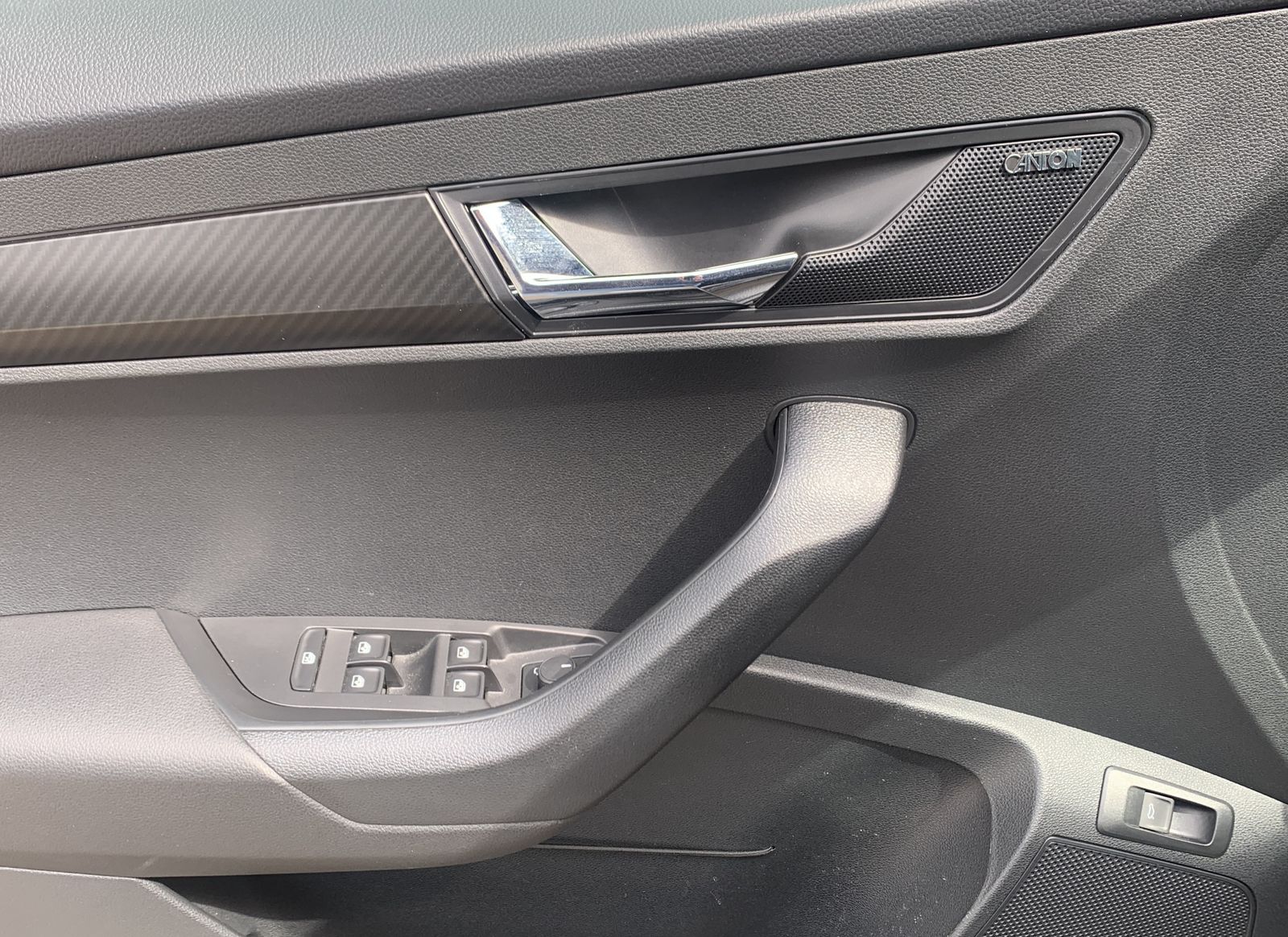 Fahrzeugabbildung SKODA Karoq 2.0 TDI*Sportline*4x4*AHK*Pano*Cam*CANTON*